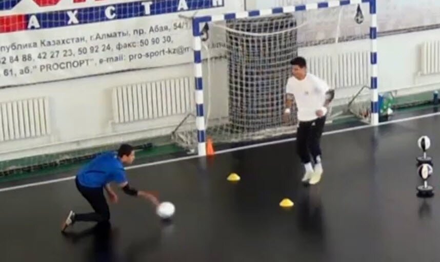 Training of speed and agility of the goalkeeper in Futsal