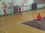Treinamento da velocidade de movimento do goleiro de Futsal