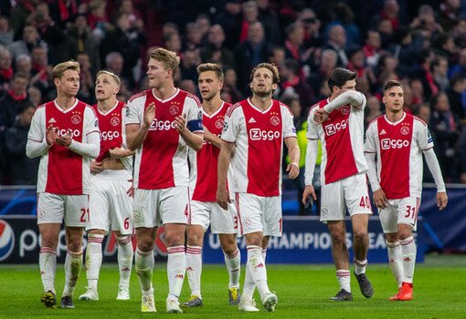 Ajax: Las características claves de su modelo de juego. Ejercicios